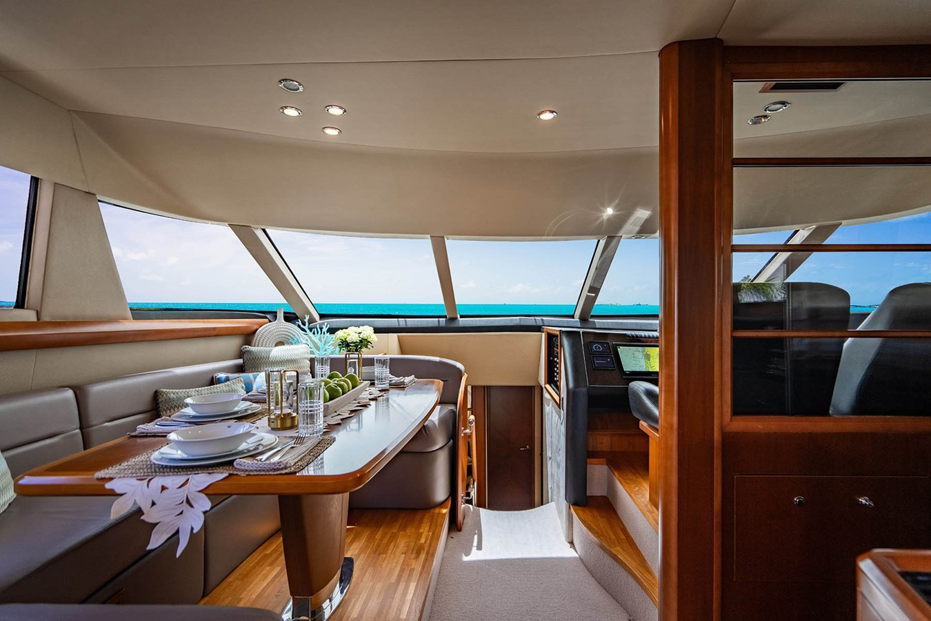 https://arconyachts.ams3.digitaloceanspaces.com/101137/conversions/large_4854458-optimize.jpg