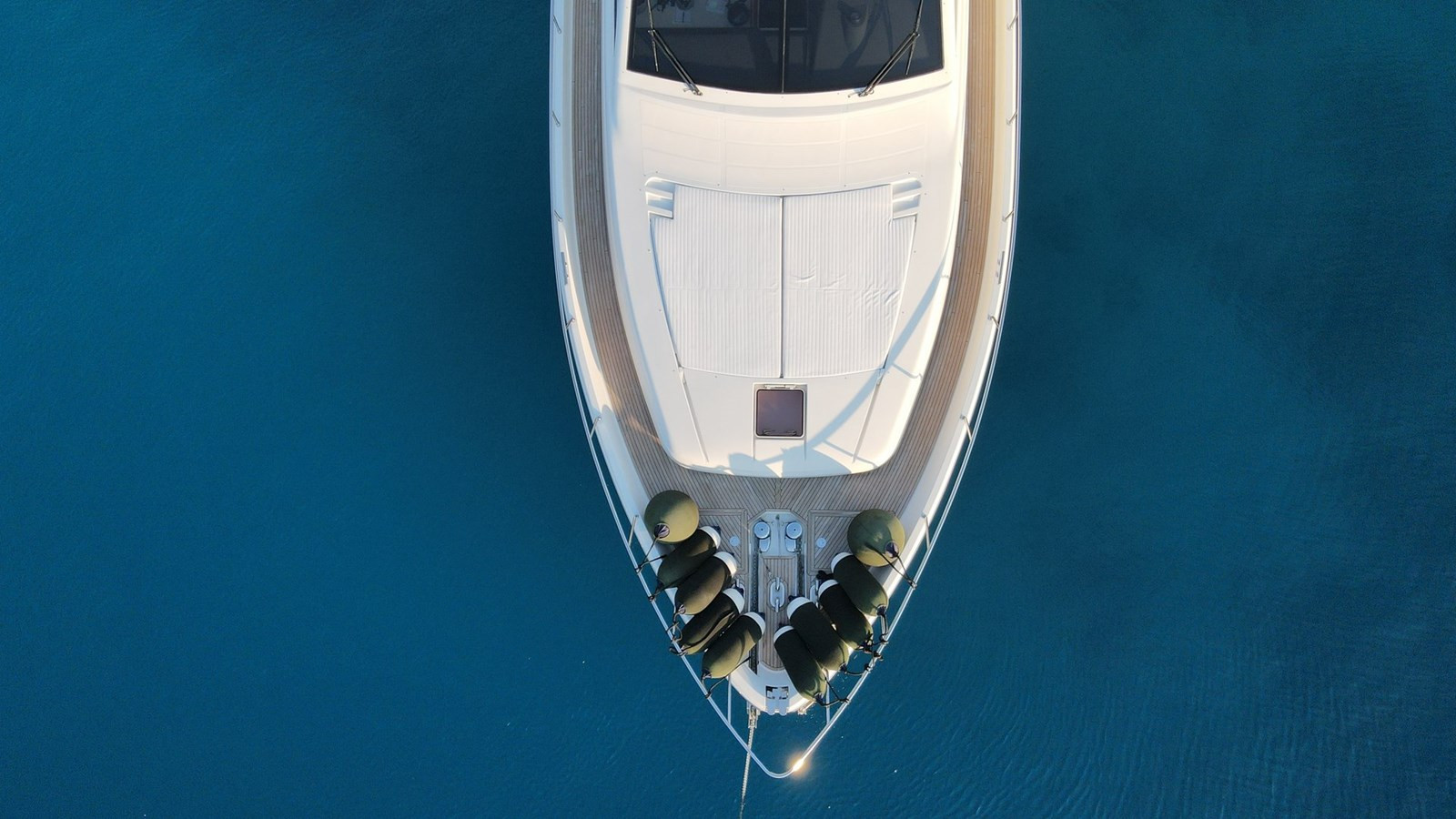https://arconyachts.ams3.digitaloceanspaces.com/101163/conversions/large_4799783-optimize.jpg