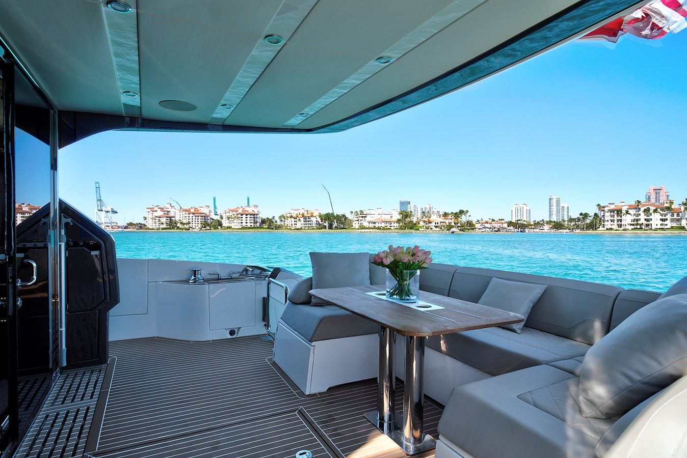 https://arconyachts.ams3.digitaloceanspaces.com/101298/conversions/large_4766777-optimize.jpg