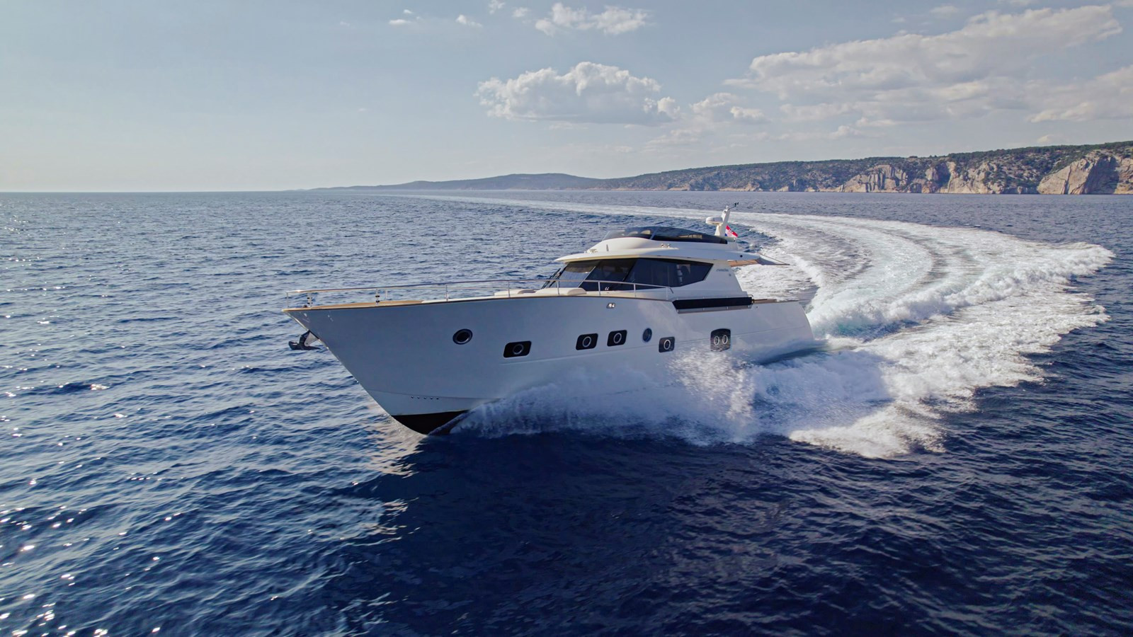 https://arconyachts.ams3.digitaloceanspaces.com/101303/conversions/large_4567917-optimize.jpg