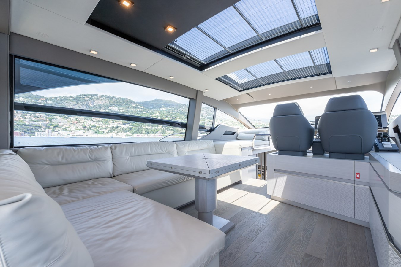 https://arconyachts.ams3.digitaloceanspaces.com/101315/conversions/large_4698544-optimize.jpg