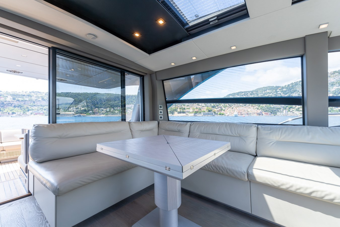 https://arconyachts.ams3.digitaloceanspaces.com/101324/conversions/large_4698543-optimize.jpg