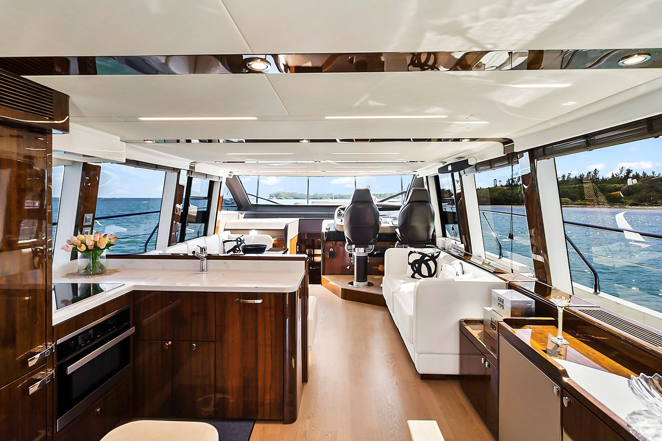 https://arconyachts.ams3.digitaloceanspaces.com/101335/conversions/large_4766772-optimize.jpg