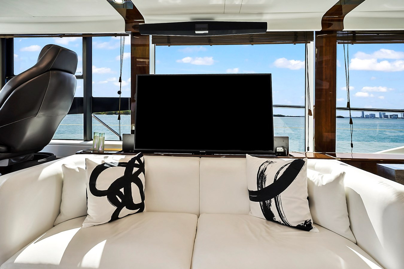https://arconyachts.ams3.digitaloceanspaces.com/101344/conversions/large_4766768-optimize.jpg