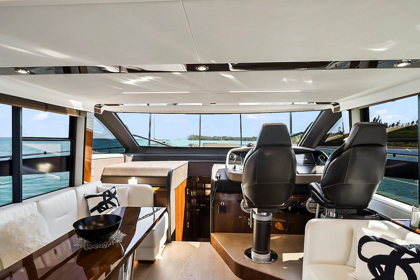 https://arconyachts.ams3.digitaloceanspaces.com/101350/conversions/large_4766773-optimize.jpg