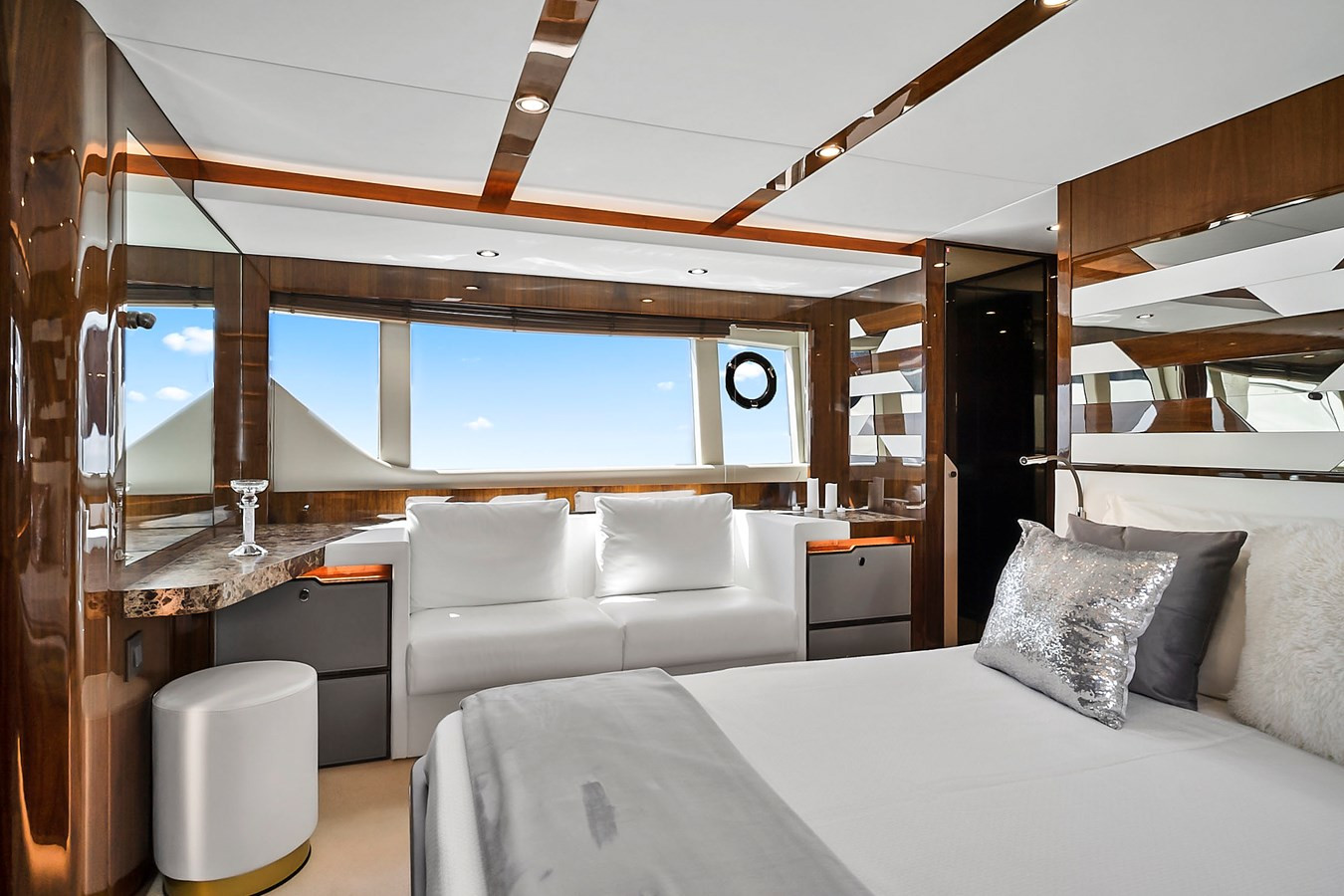 https://arconyachts.ams3.digitaloceanspaces.com/101356/conversions/large_4766763-optimize.jpg