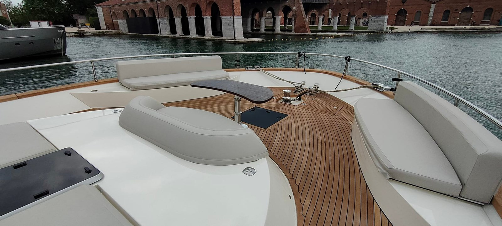 https://arconyachts.ams3.digitaloceanspaces.com/101376/conversions/large_4567923-optimize.jpg