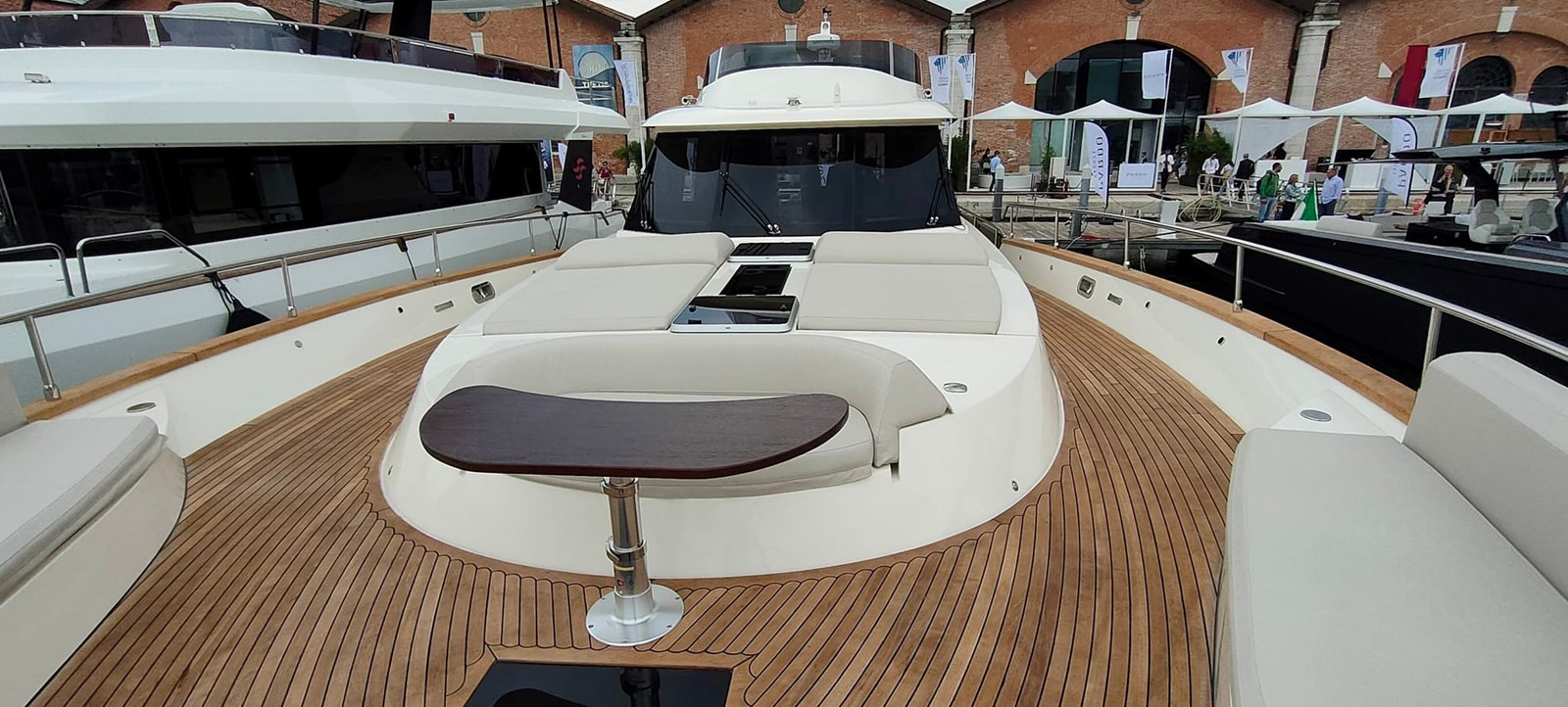 https://arconyachts.ams3.digitaloceanspaces.com/101378/conversions/large_4567925-optimize.jpg