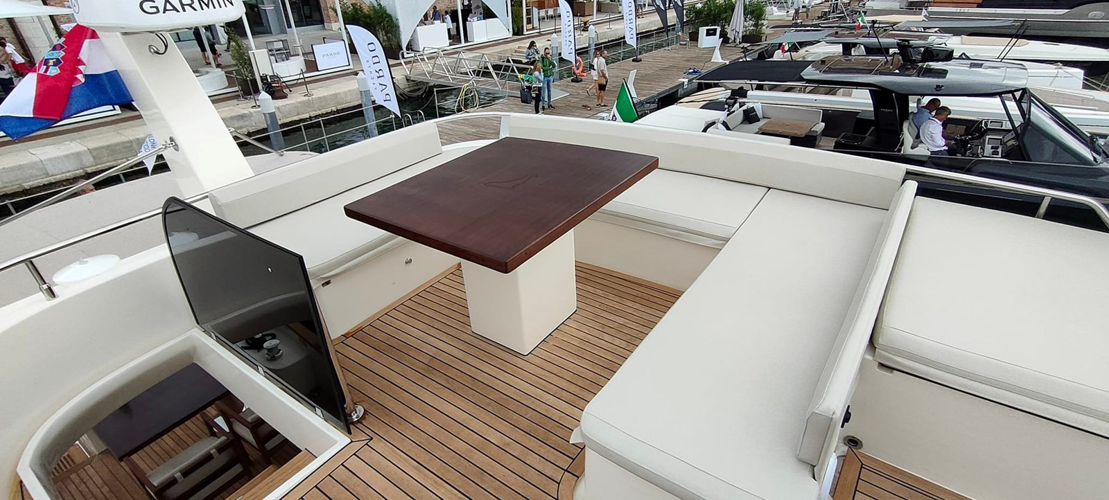 https://arconyachts.ams3.digitaloceanspaces.com/101383/conversions/large_4567920-optimize.jpg
