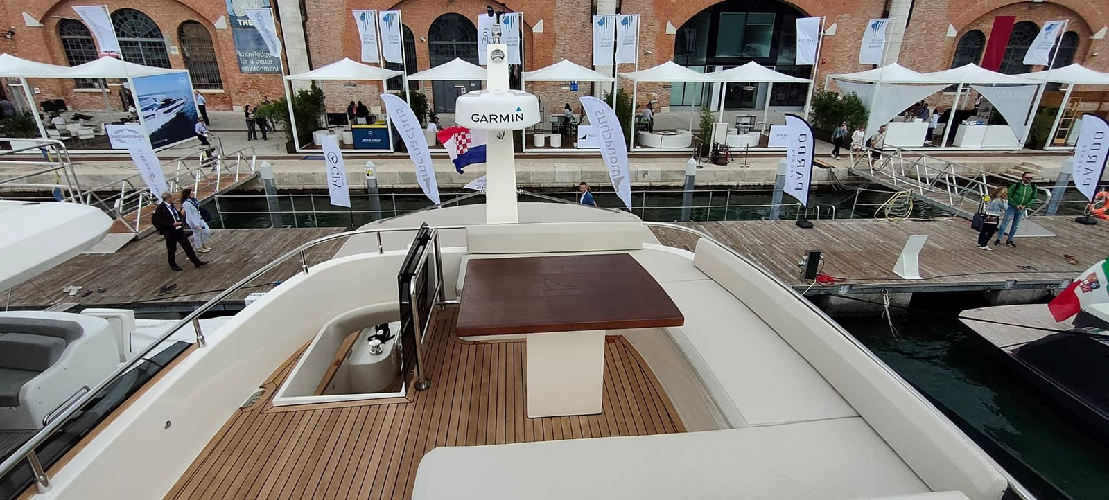 https://arconyachts.ams3.digitaloceanspaces.com/101386/conversions/large_4567924-optimize.jpg