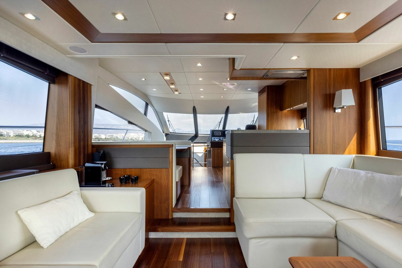 https://arconyachts.ams3.digitaloceanspaces.com/101390/conversions/large_4768610-optimize.jpg