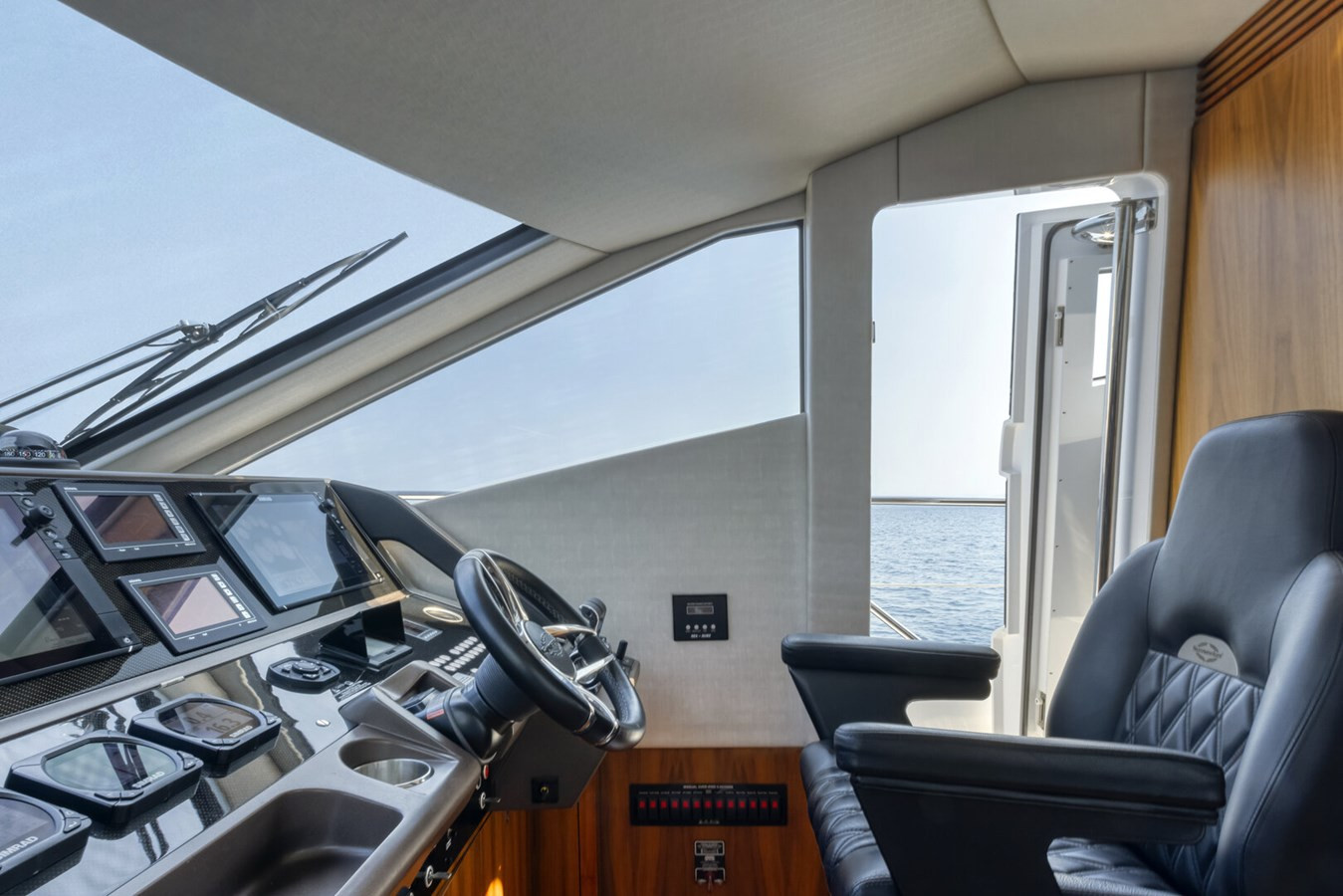 https://arconyachts.ams3.digitaloceanspaces.com/101399/conversions/large_4768606-optimize.jpg