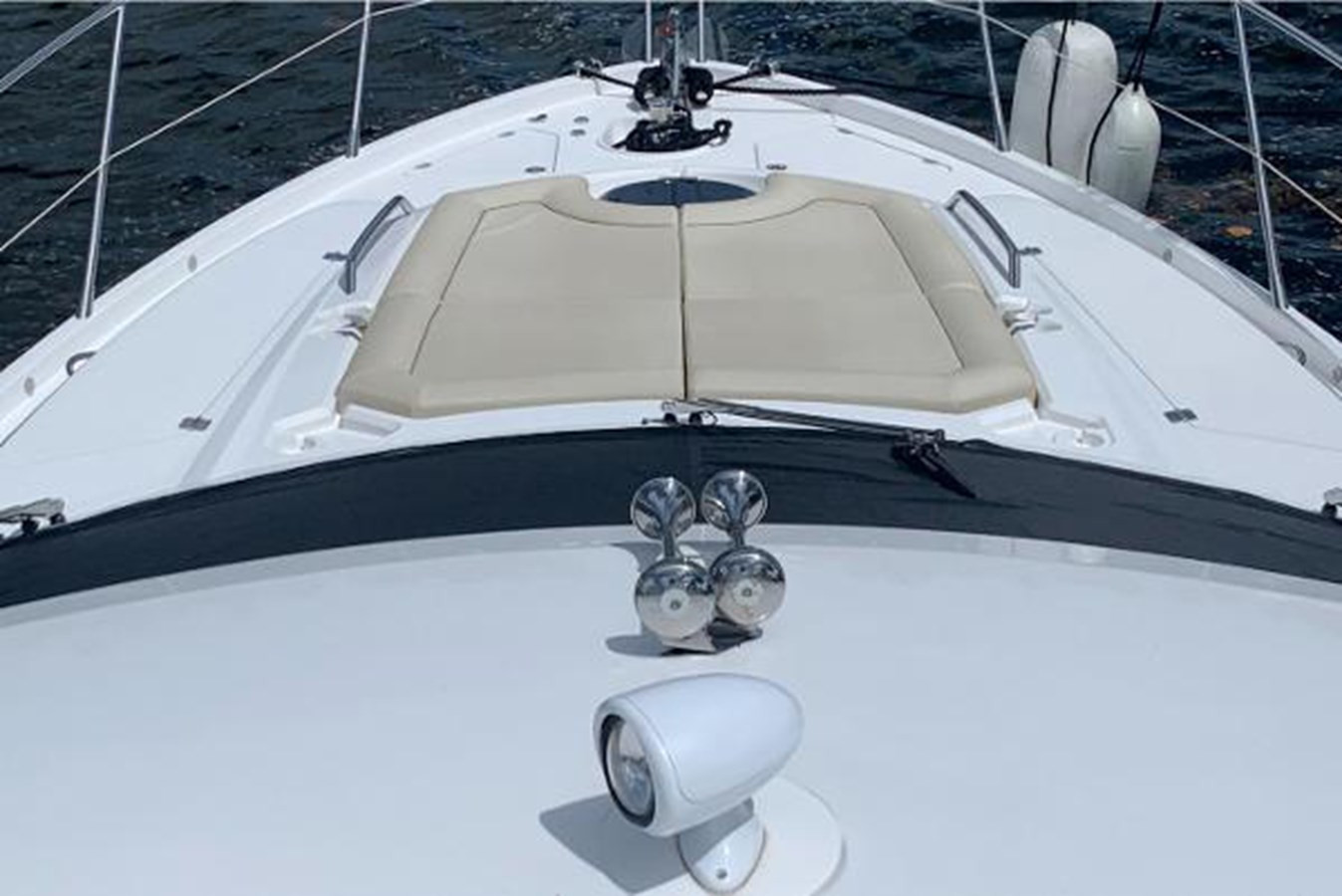 https://arconyachts.ams3.digitaloceanspaces.com/101473/conversions/large_3503509-optimize.jpg
