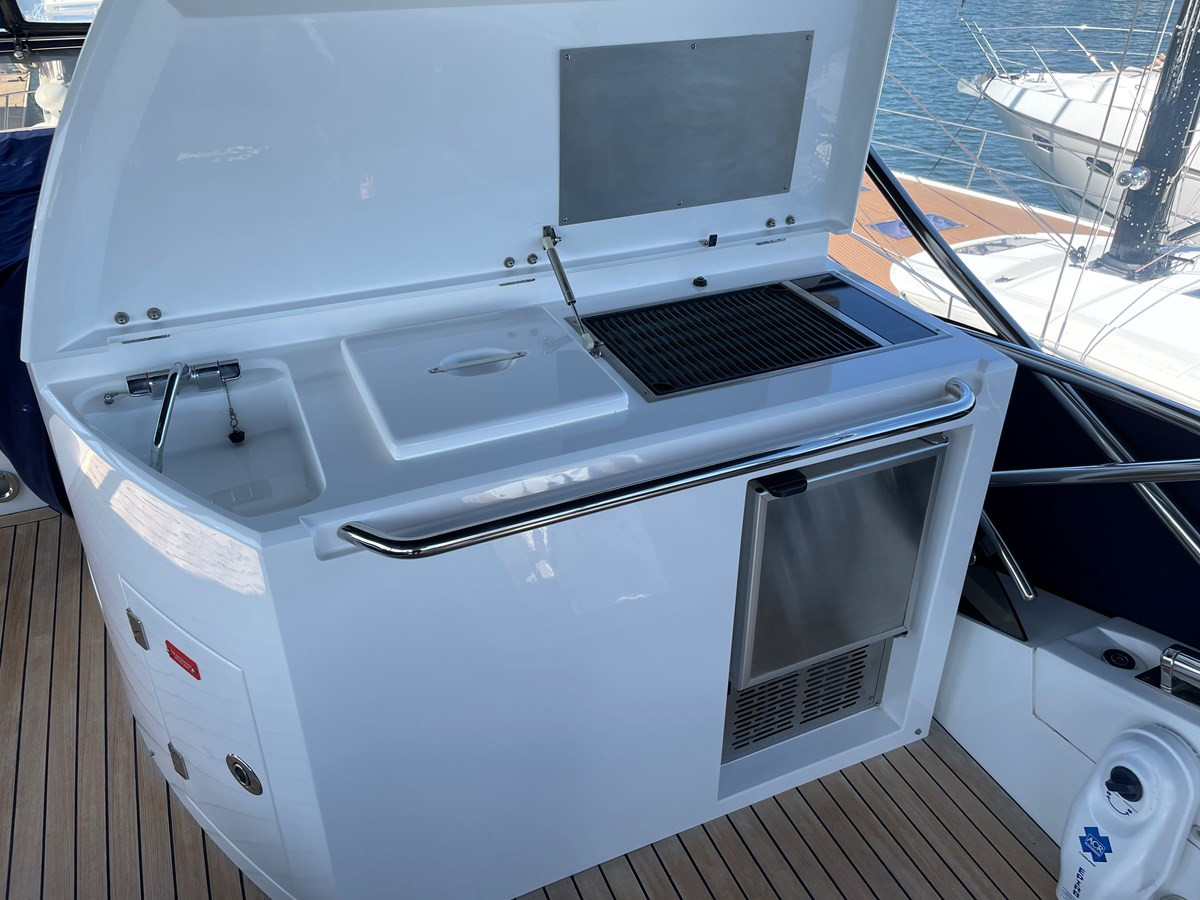 https://arconyachts.ams3.digitaloceanspaces.com/101489/conversions/large_3501511-optimize.jpg