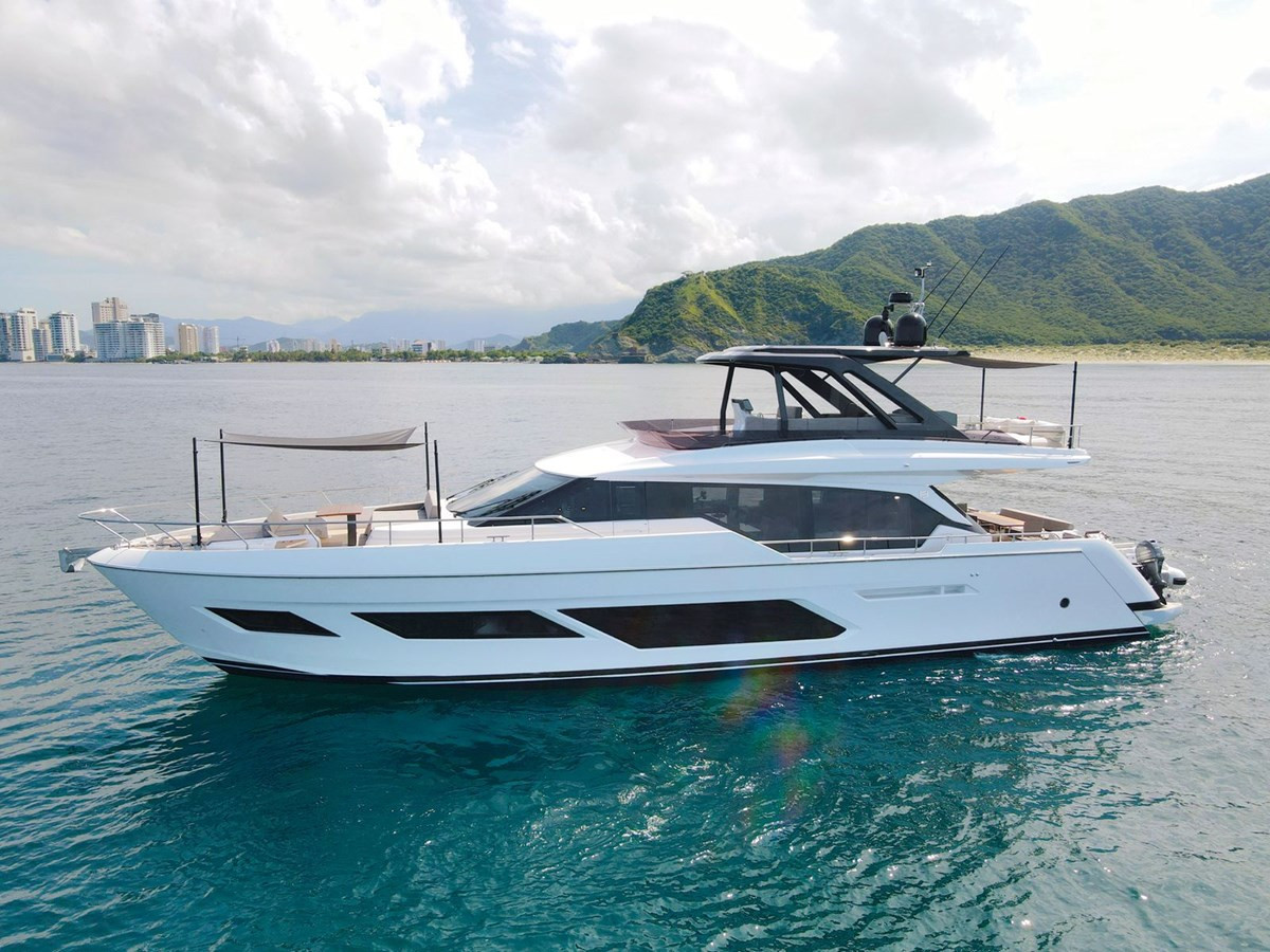 https://arconyachts.ams3.digitaloceanspaces.com/101567/conversions/large_4071088-optimize.jpg