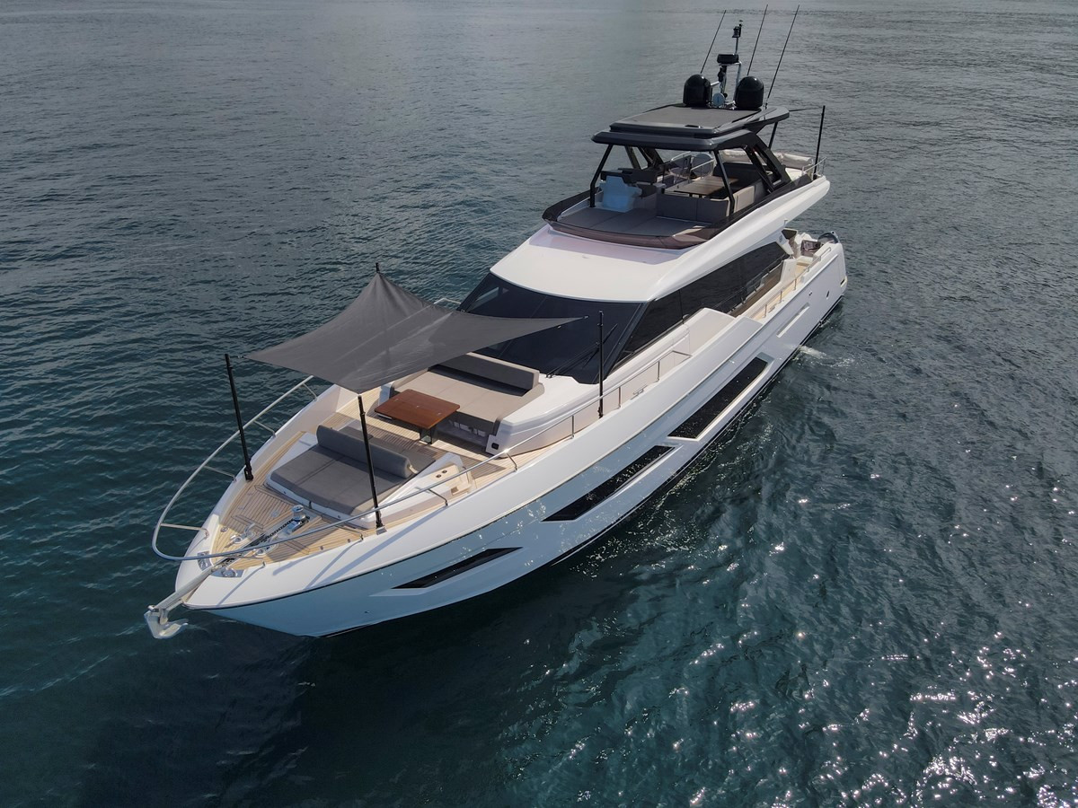 https://arconyachts.ams3.digitaloceanspaces.com/101581/conversions/large_4071093-optimize.jpg