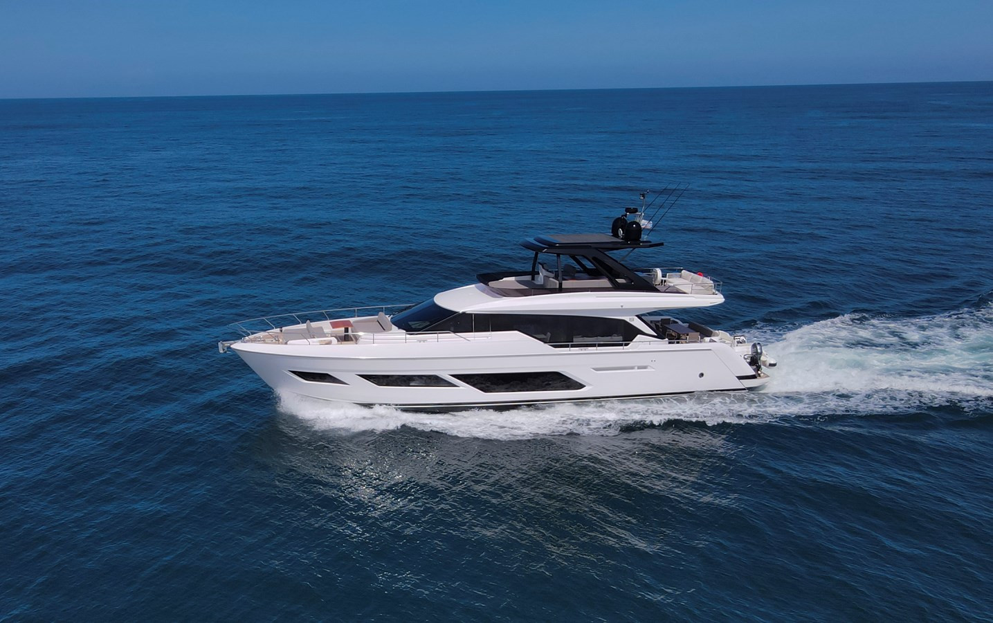 https://arconyachts.ams3.digitaloceanspaces.com/101607/conversions/large_4071102-optimize.jpg