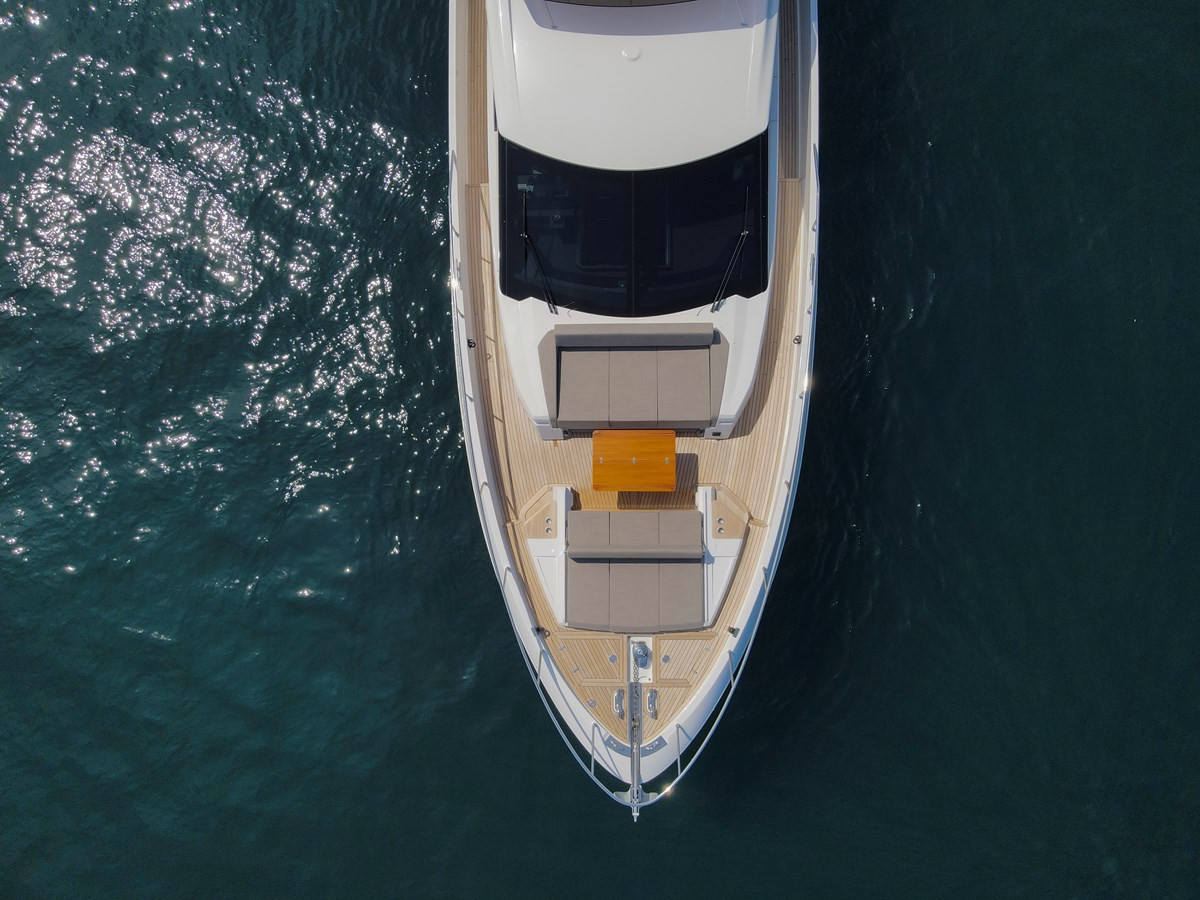 https://arconyachts.ams3.digitaloceanspaces.com/101625/conversions/large_4071109-optimize.jpg