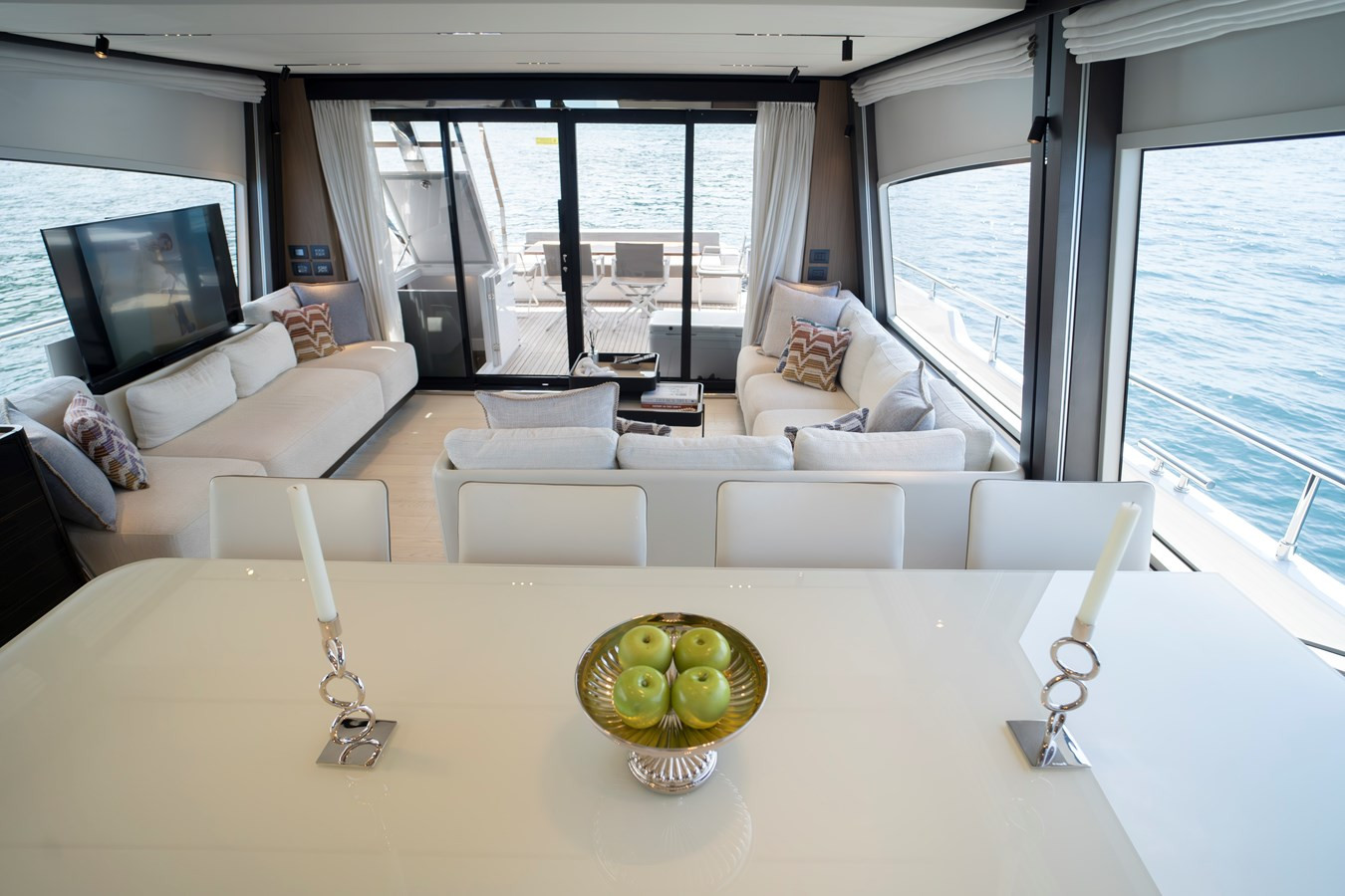 https://arconyachts.ams3.digitaloceanspaces.com/101683/conversions/large_4071129-optimize.jpg