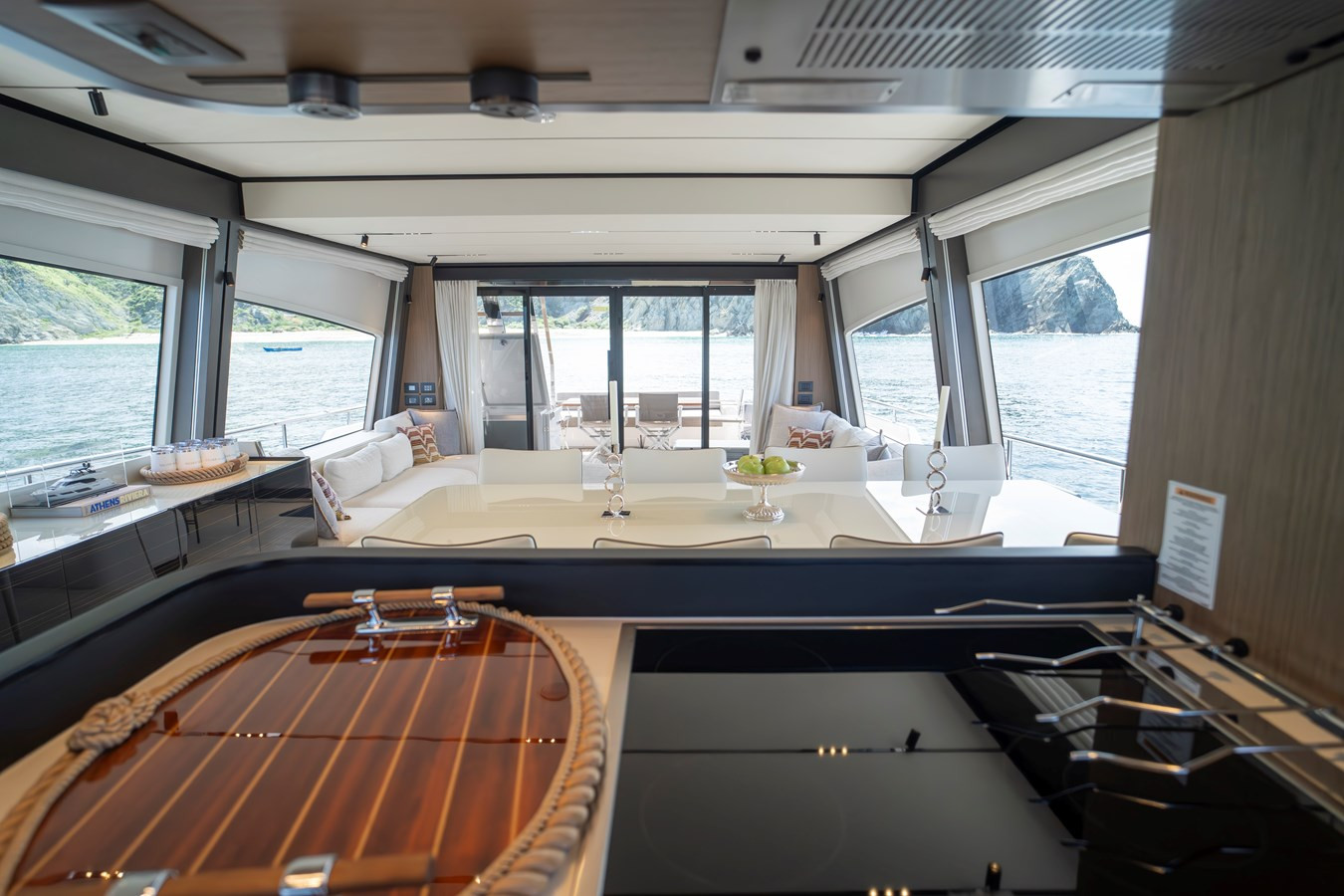 https://arconyachts.ams3.digitaloceanspaces.com/101700/conversions/large_4071136-optimize.jpg