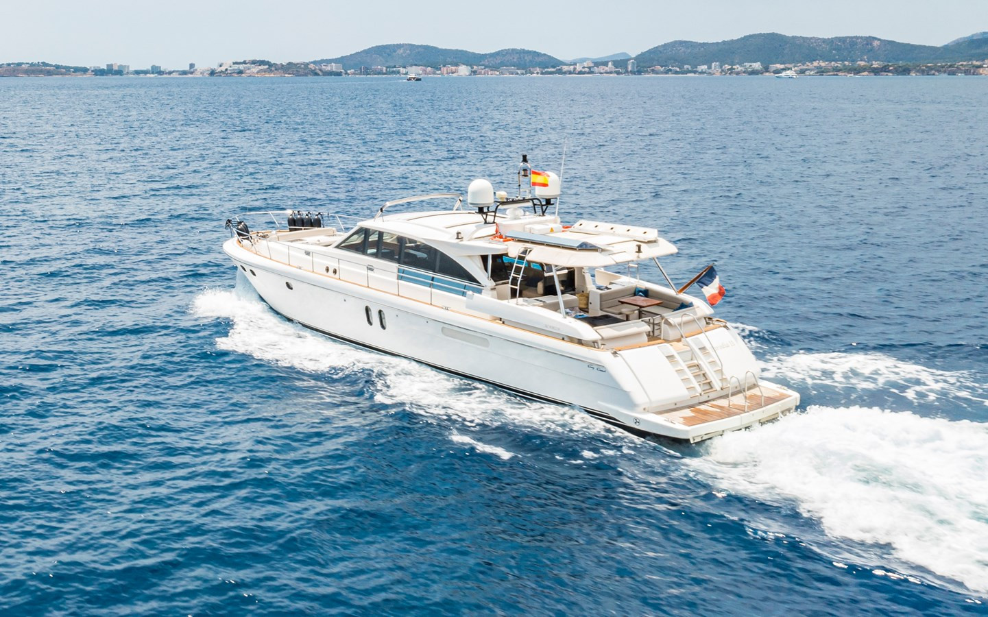 https://arconyachts.ams3.digitaloceanspaces.com/101705/conversions/large_3974830-optimize.jpg