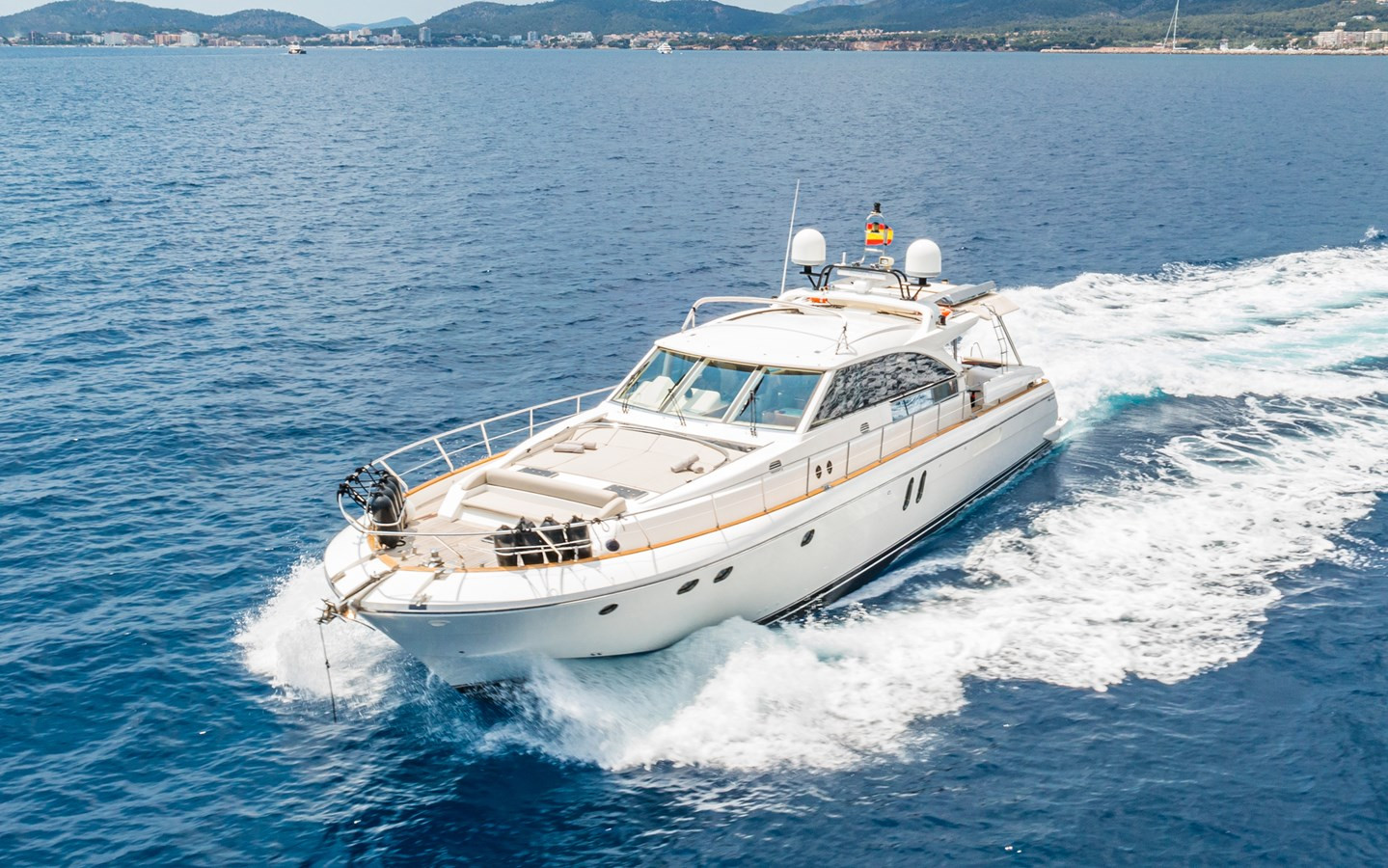 https://arconyachts.ams3.digitaloceanspaces.com/101717/conversions/large_3974853-optimize.jpg