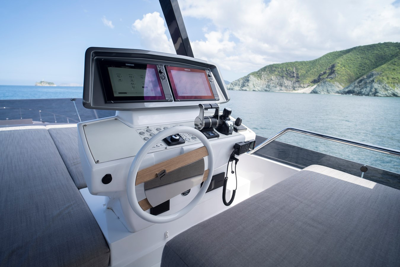 https://arconyachts.ams3.digitaloceanspaces.com/101724/conversions/large_4071144-optimize.jpg