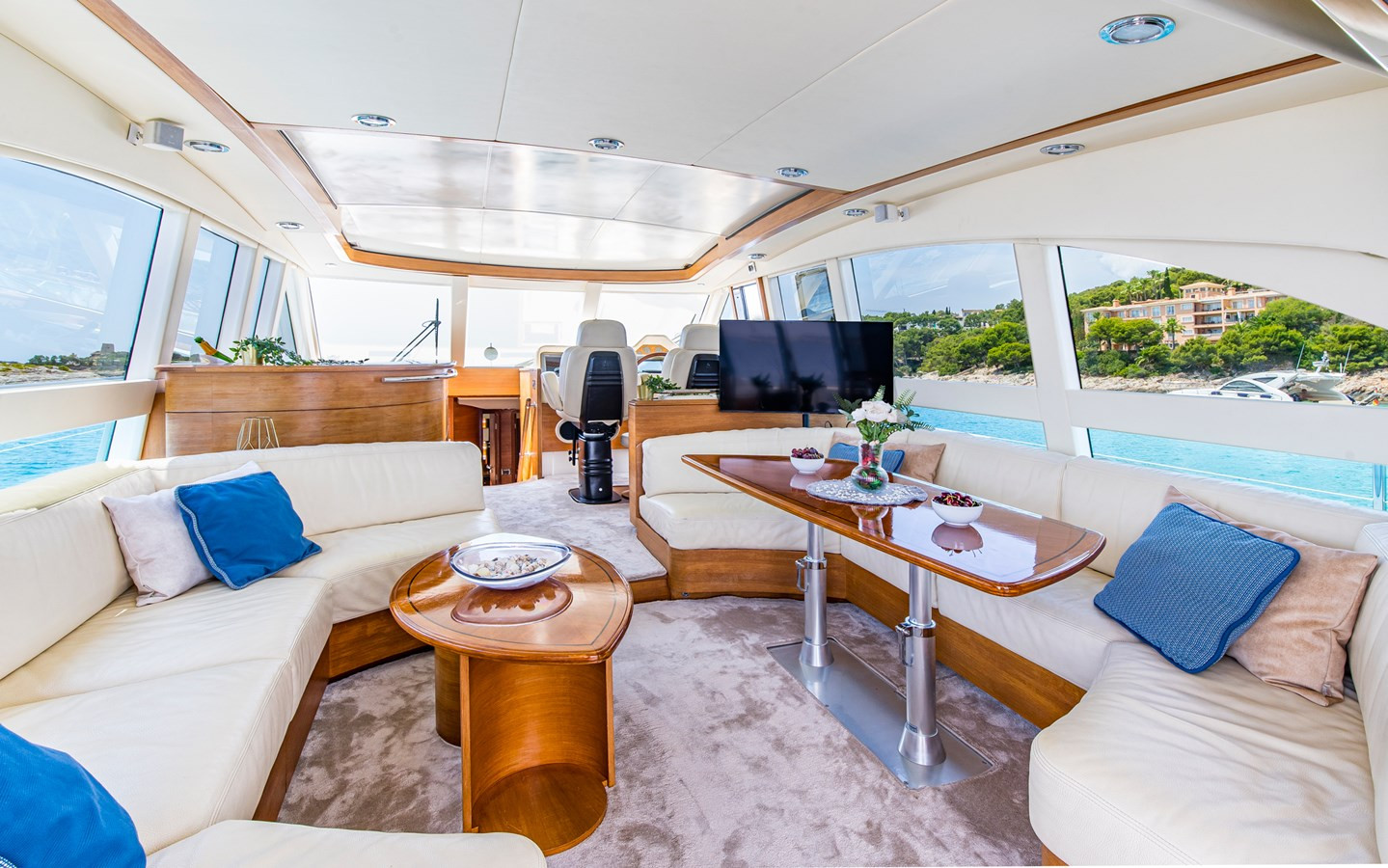 https://arconyachts.ams3.digitaloceanspaces.com/101741/conversions/large_3974837-optimize.jpg