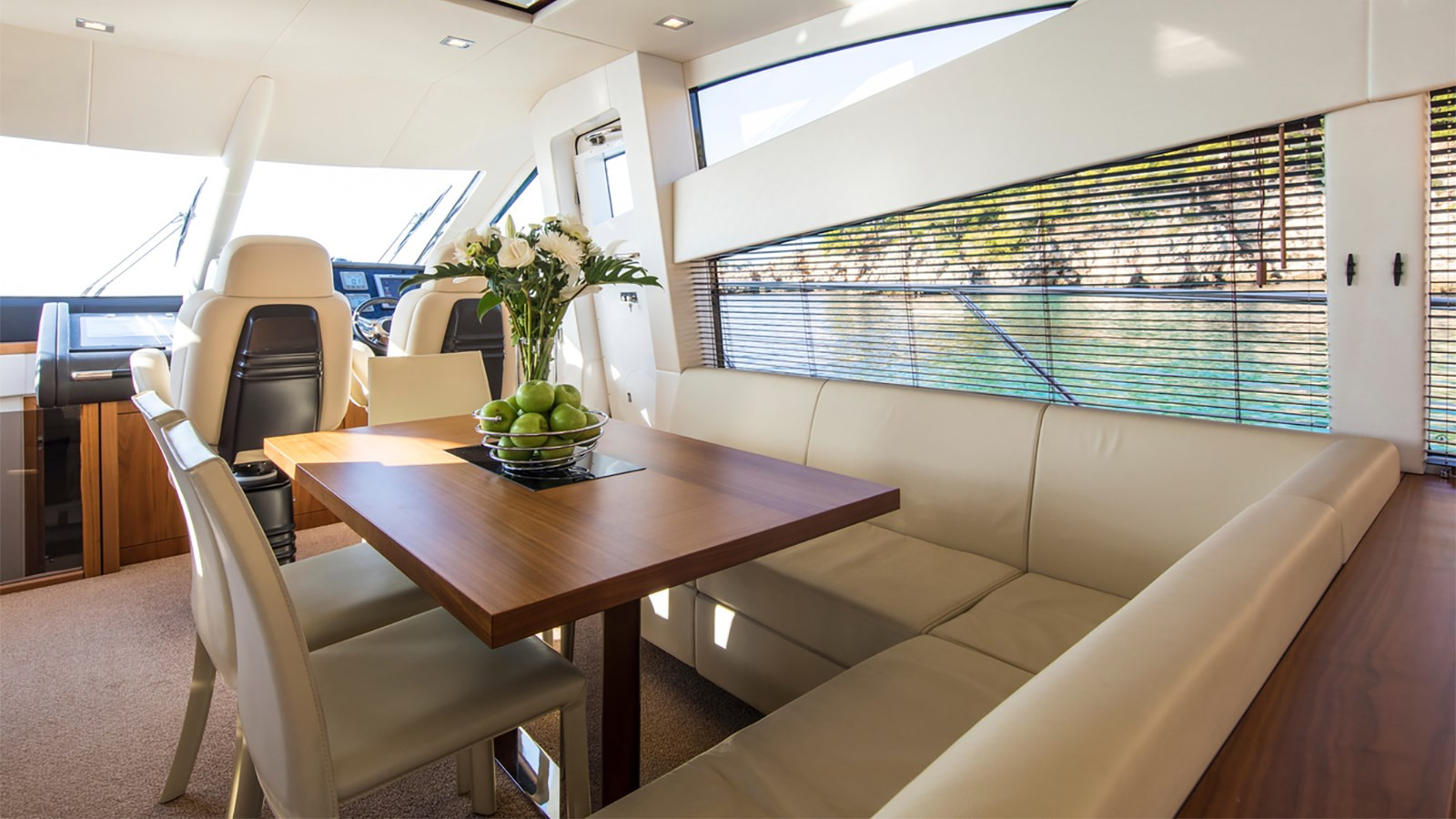 https://arconyachts.ams3.digitaloceanspaces.com/101820/conversions/large_4018488-optimize.jpg