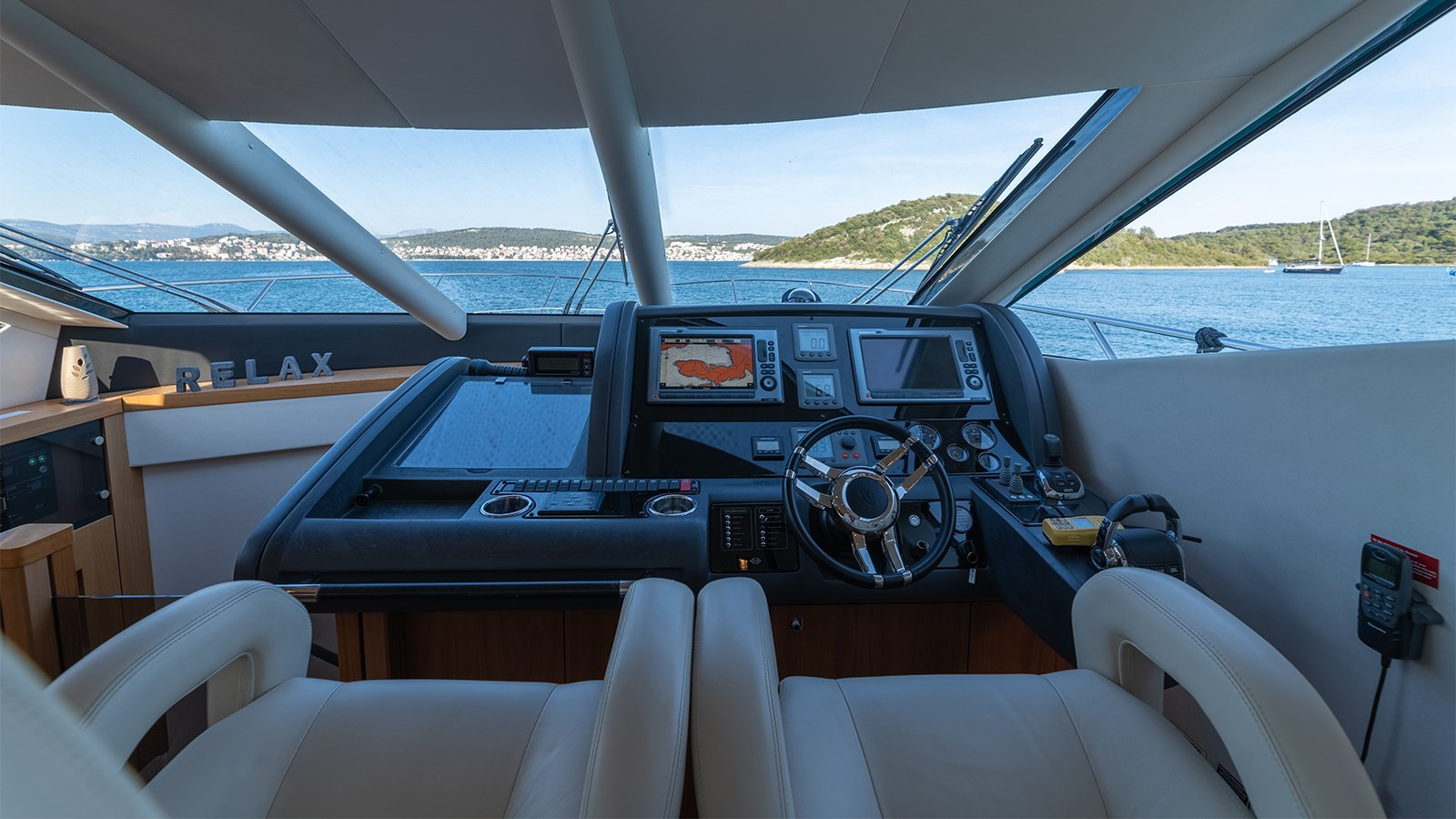 https://arconyachts.ams3.digitaloceanspaces.com/101827/conversions/large_4018490-optimize.jpg