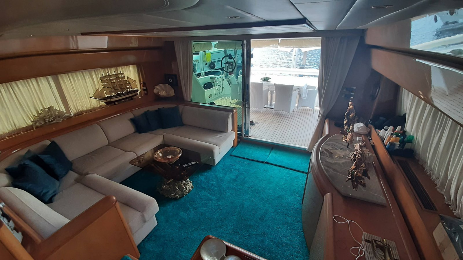 https://arconyachts.ams3.digitaloceanspaces.com/101839/conversions/large_4596934-optimize.jpg
