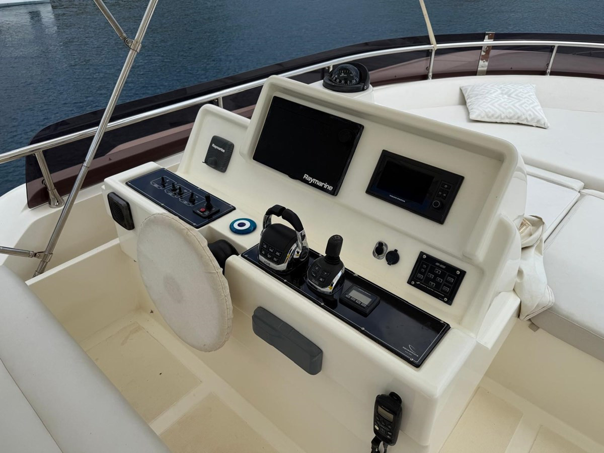 https://arconyachts.ams3.digitaloceanspaces.com/101841/conversions/large_4824896-optimize.jpg