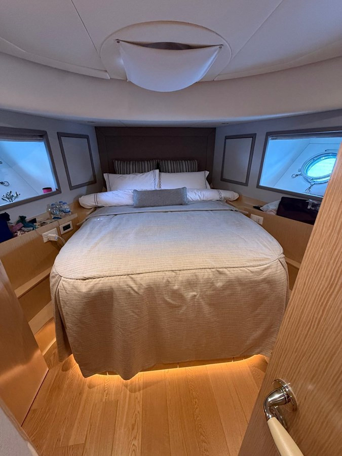 https://arconyachts.ams3.digitaloceanspaces.com/101867/conversions/large_4824904-optimize.jpg