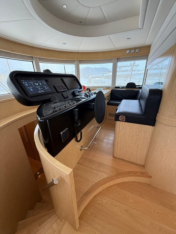 https://arconyachts.ams3.digitaloceanspaces.com/101883/conversions/large_4824891-optimize.jpg