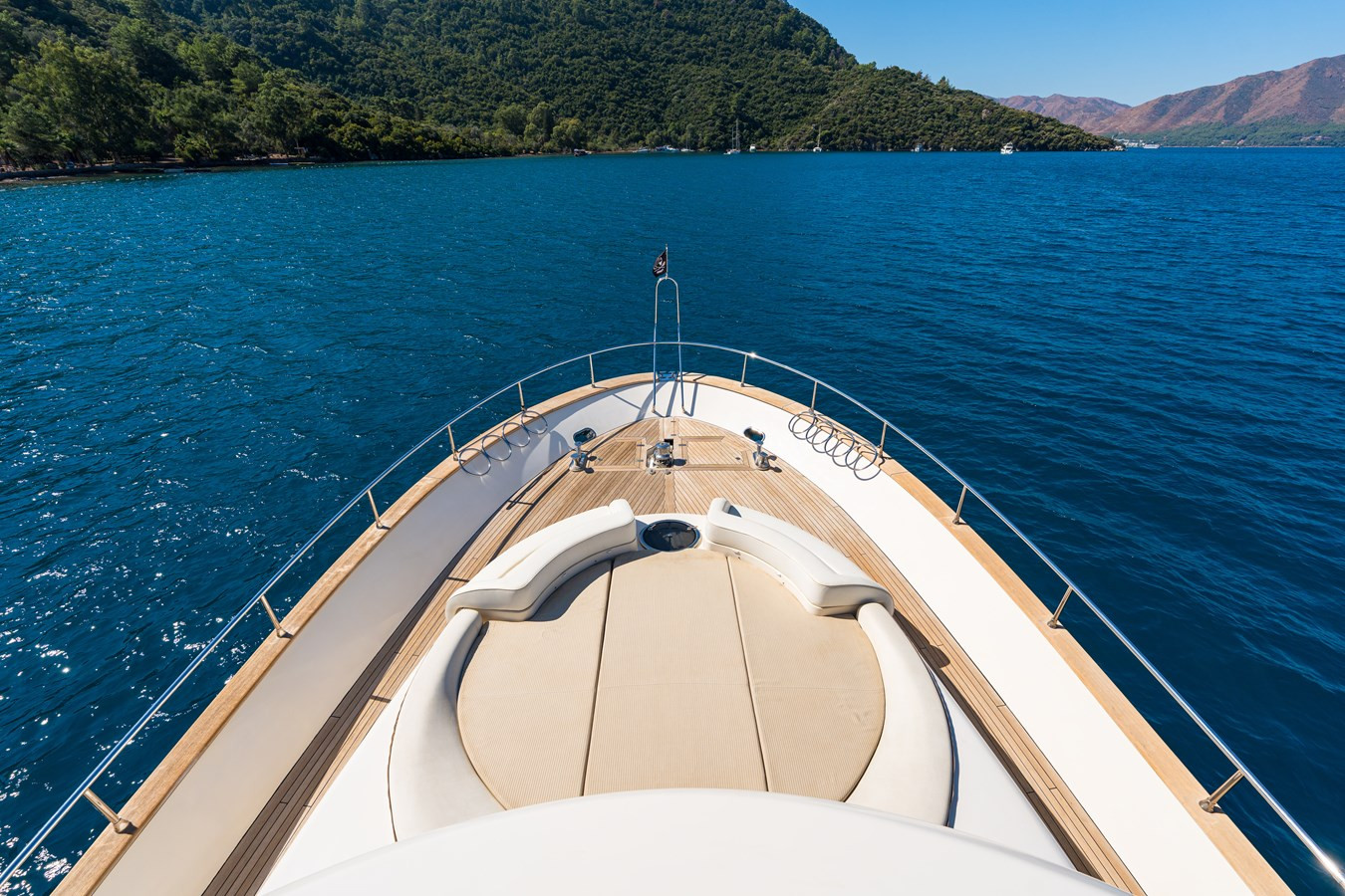 https://arconyachts.ams3.digitaloceanspaces.com/101888/conversions/large_4841547-optimize.jpg