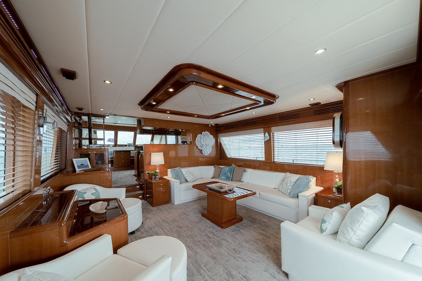 https://arconyachts.ams3.digitaloceanspaces.com/101896/conversions/large_4246133-optimize.jpg