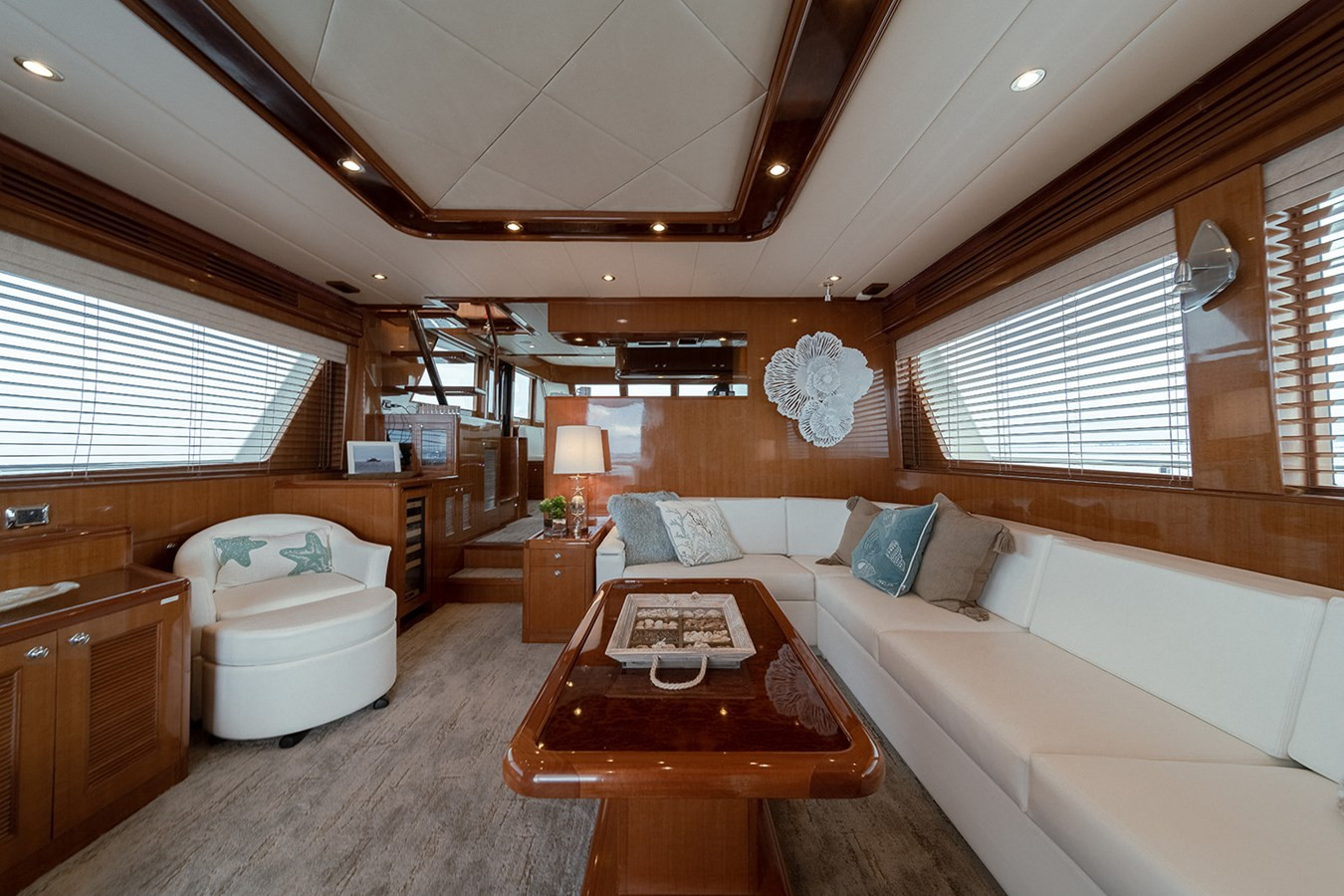 https://arconyachts.ams3.digitaloceanspaces.com/101902/conversions/large_4246135-optimize.jpg