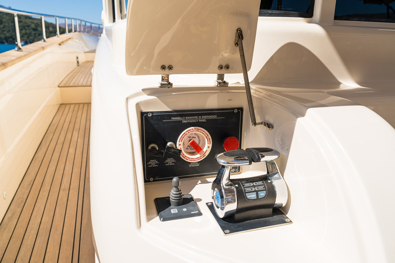 https://arconyachts.ams3.digitaloceanspaces.com/101903/conversions/large_4841551-optimize.jpg