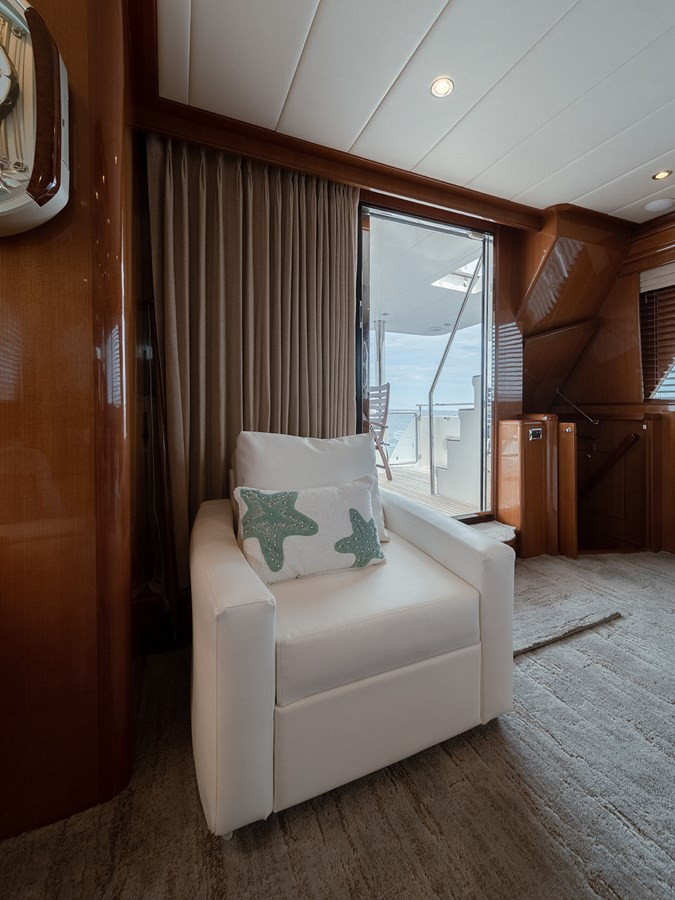 https://arconyachts.ams3.digitaloceanspaces.com/101905/conversions/large_4246136-optimize.jpg