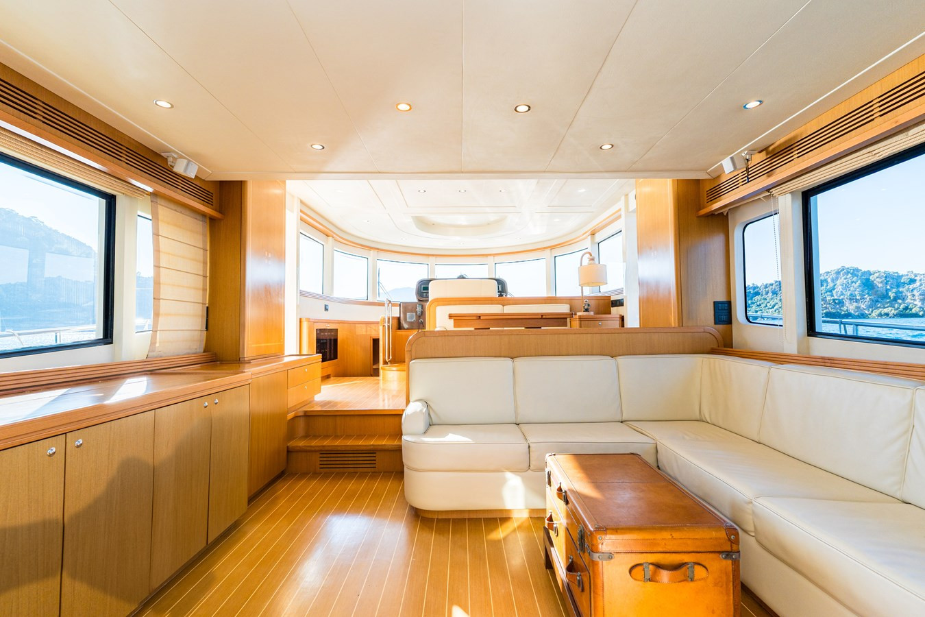 https://arconyachts.ams3.digitaloceanspaces.com/101906/conversions/large_4841563-optimize.jpg