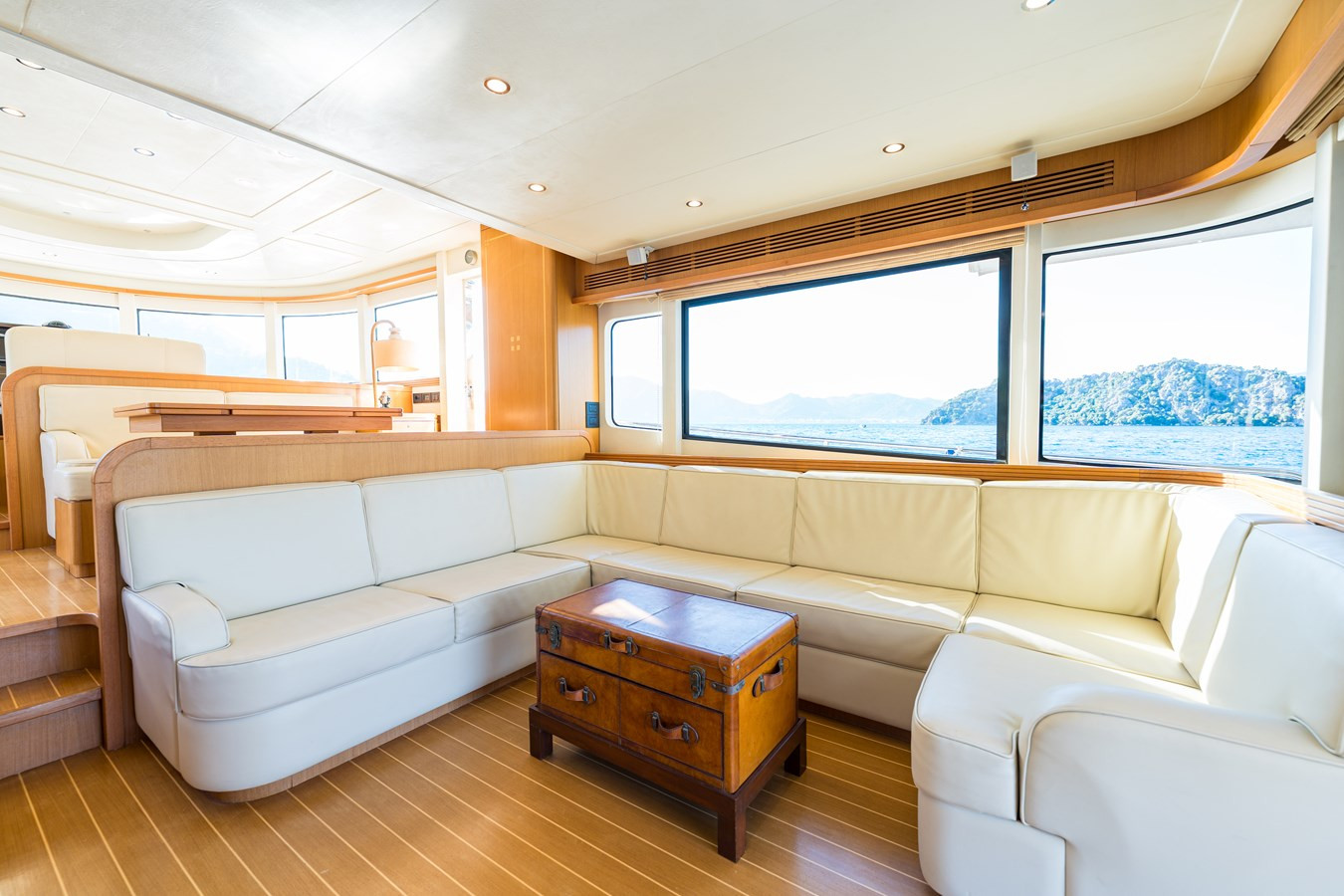 https://arconyachts.ams3.digitaloceanspaces.com/101909/conversions/large_4841564-optimize.jpg
