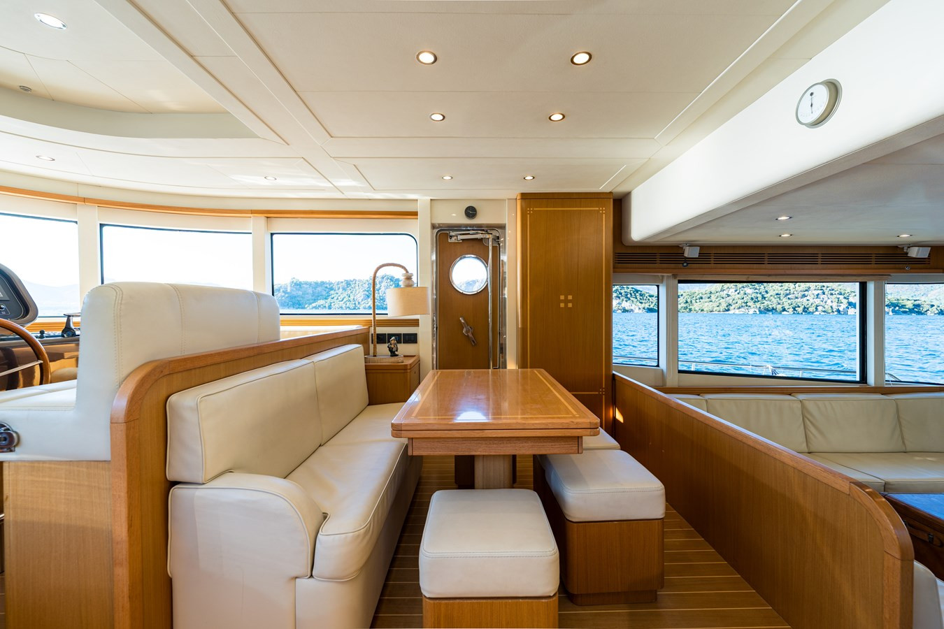 https://arconyachts.ams3.digitaloceanspaces.com/101912/conversions/large_4841566-optimize.jpg