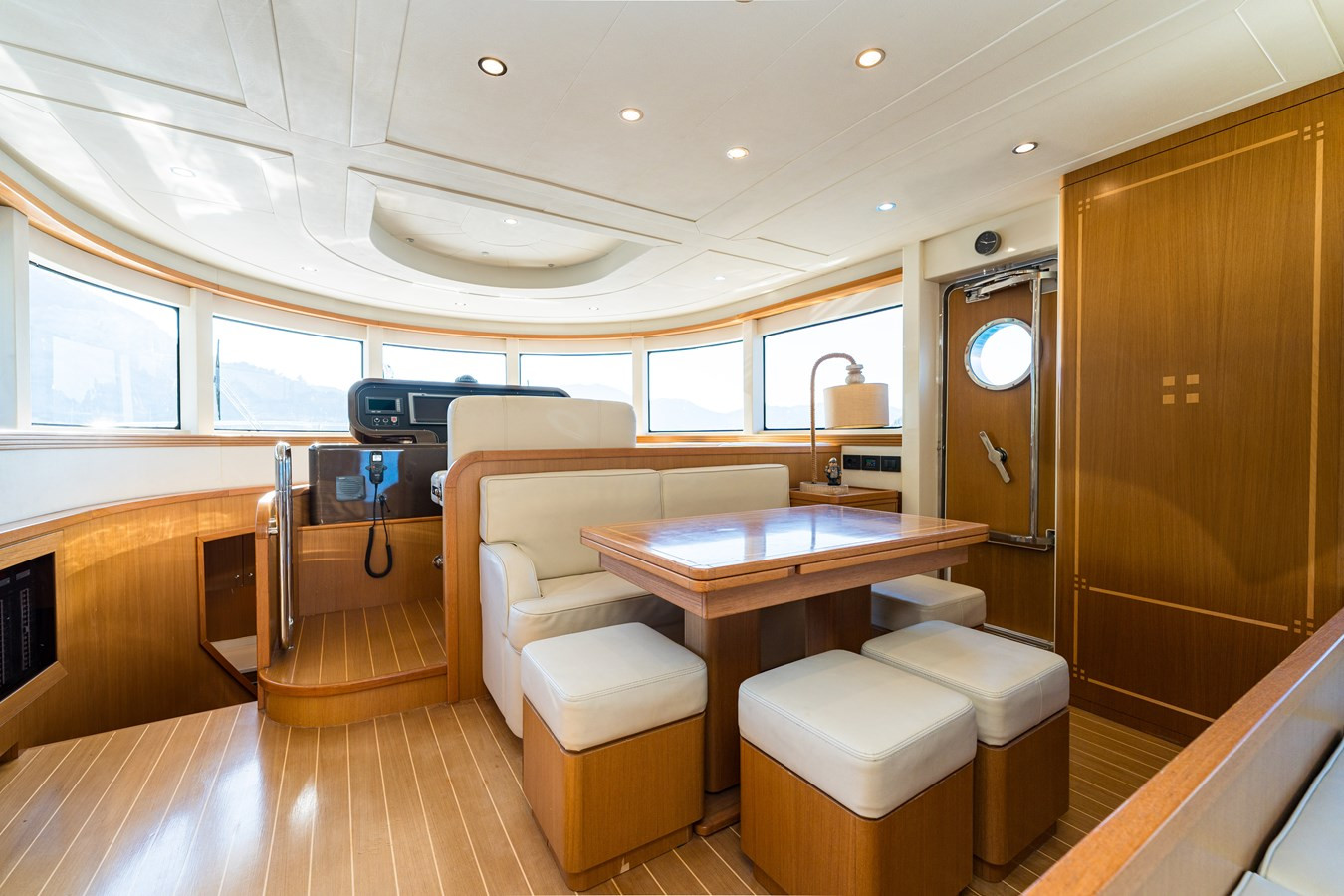 https://arconyachts.ams3.digitaloceanspaces.com/101915/conversions/large_4841565-optimize.jpg