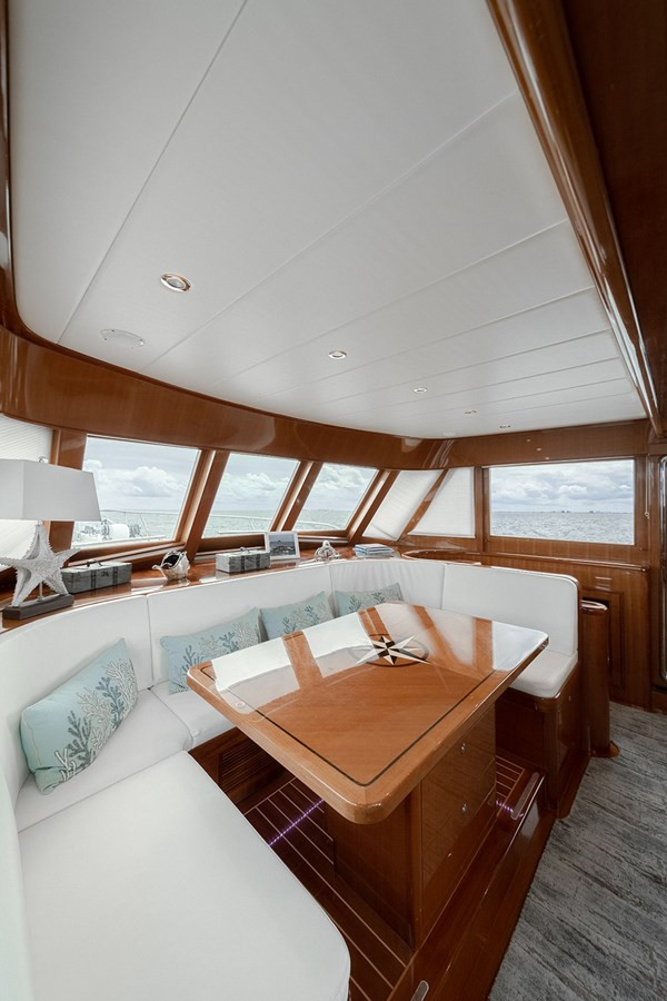 https://arconyachts.ams3.digitaloceanspaces.com/101926/conversions/large_4246139-optimize.jpg