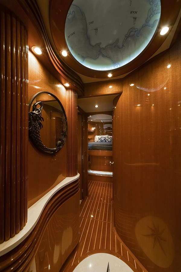 https://arconyachts.ams3.digitaloceanspaces.com/101966/conversions/large_4246157-optimize.jpg
