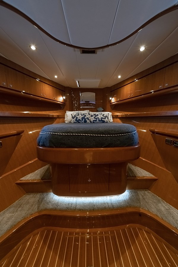 https://arconyachts.ams3.digitaloceanspaces.com/101969/conversions/large_4246159-optimize.jpg