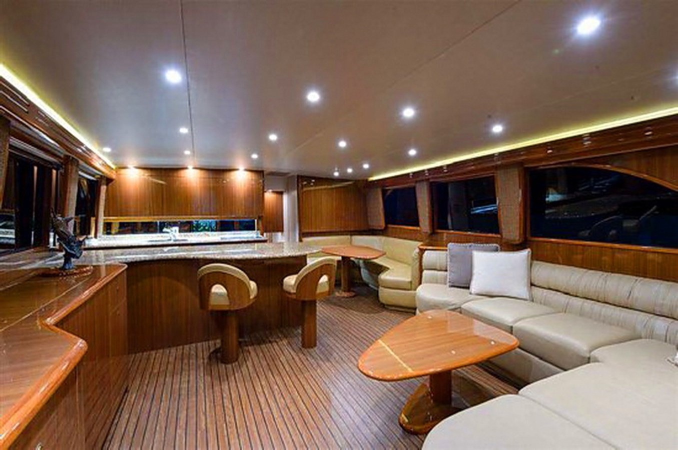 https://arconyachts.ams3.digitaloceanspaces.com/102011/conversions/large_2853066-optimize.jpg