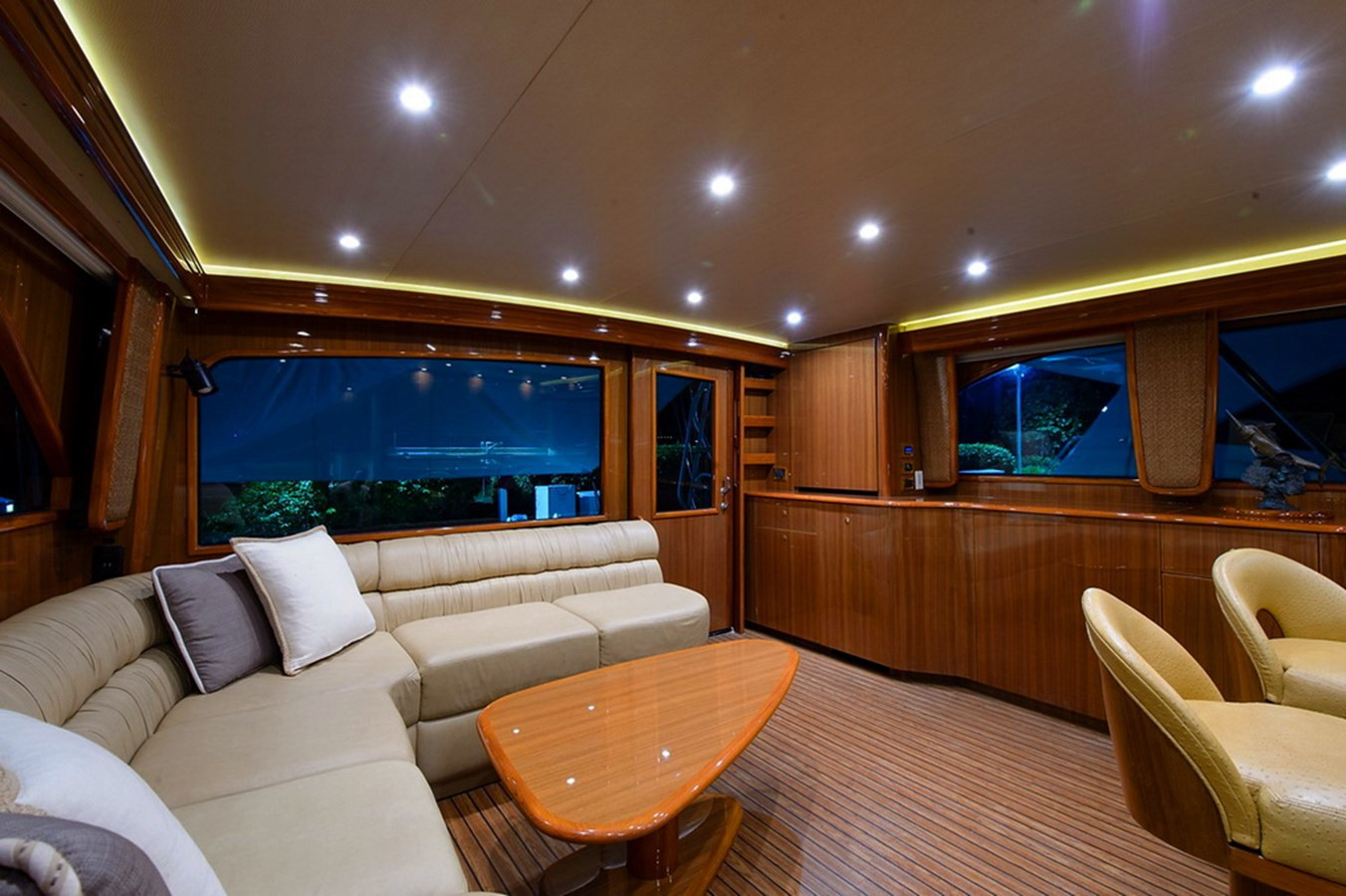 https://arconyachts.ams3.digitaloceanspaces.com/102013/conversions/large_2853067-optimize.jpg