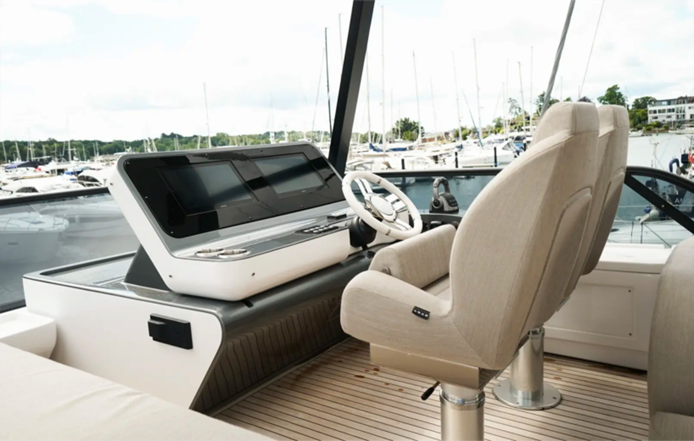 https://arconyachts.ams3.digitaloceanspaces.com/102030/conversions/large_4365425-optimize.jpg