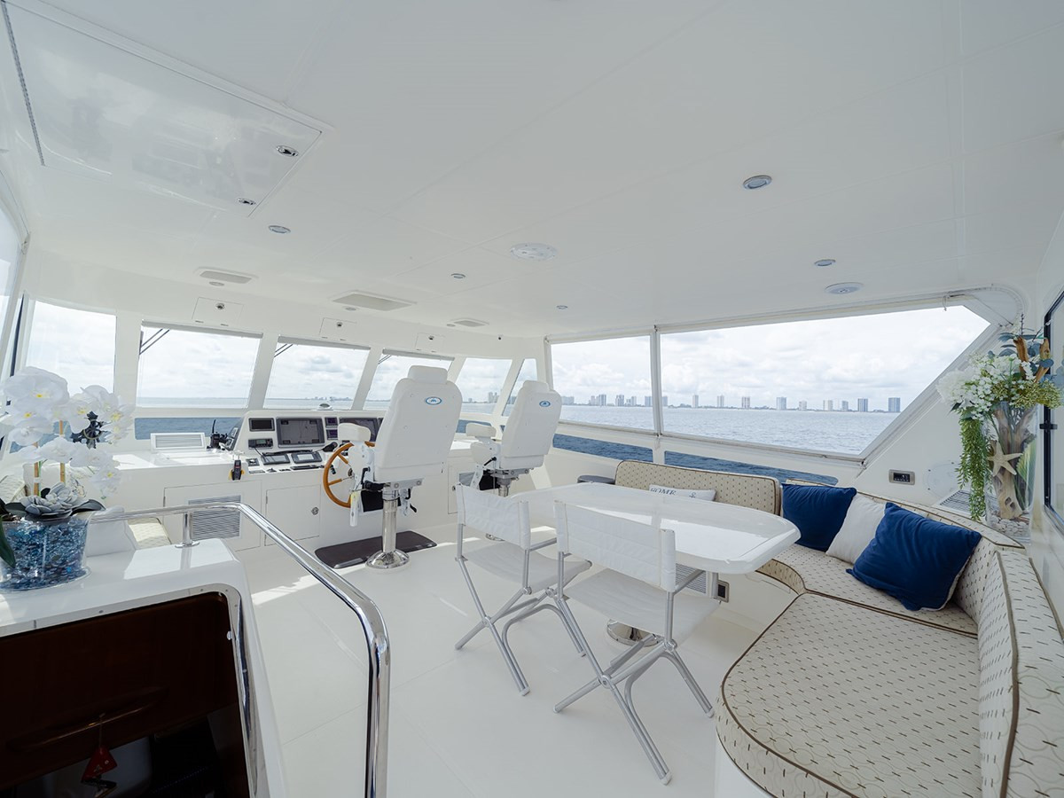 https://arconyachts.ams3.digitaloceanspaces.com/102036/conversions/large_4246188-optimize.jpg
